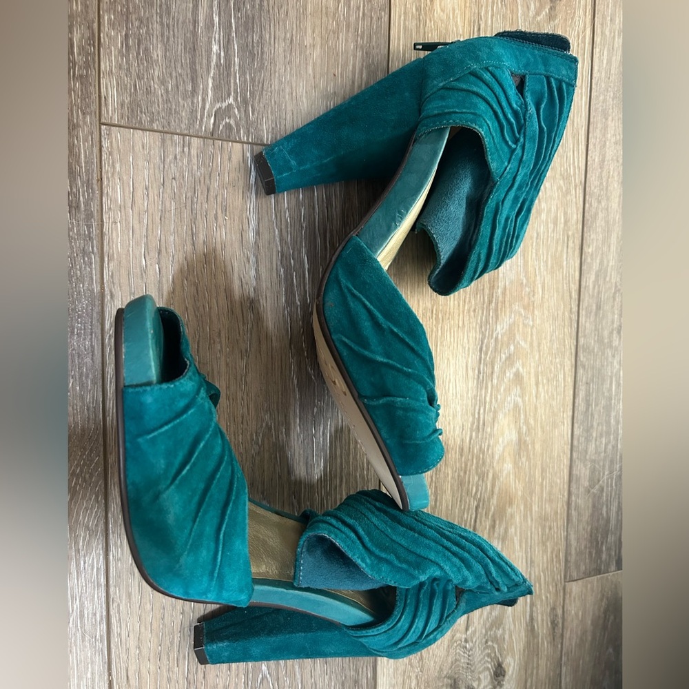 NWOT Suede Teal Platform Peep Toe Ankle Wrap Heels